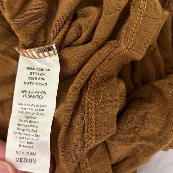 Project Social T Snap Away Mock Neck Long Sleeve Top in Cinnamon Size Medium NWT - Picture 5 of 7